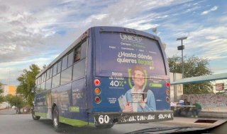 Bloquea chofer de la ruta Simón Bolívar el tráfico en pleno centro
