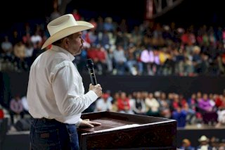 Señala Cruz abandono estatal y destaca programas federales en la Sierra 