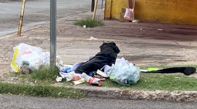 Aparecen de nueva cuenta bolsas de basura en las calles del centro 