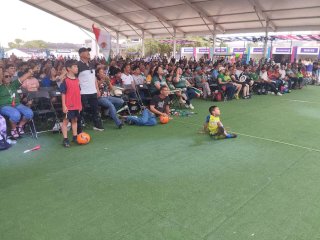 Festeja Fanfest gol español 