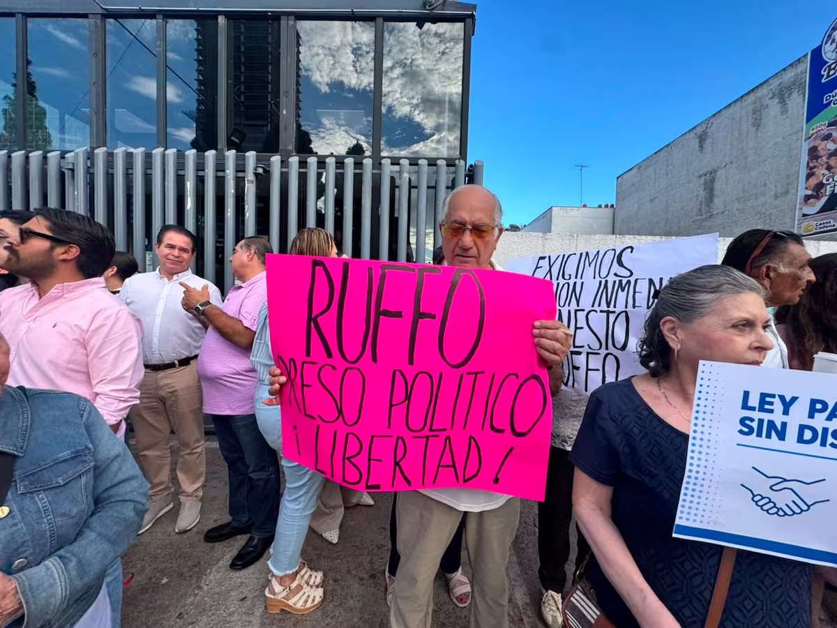 Protestan en Tijuana para exigir la liberación de Ernesto Ruffo 
