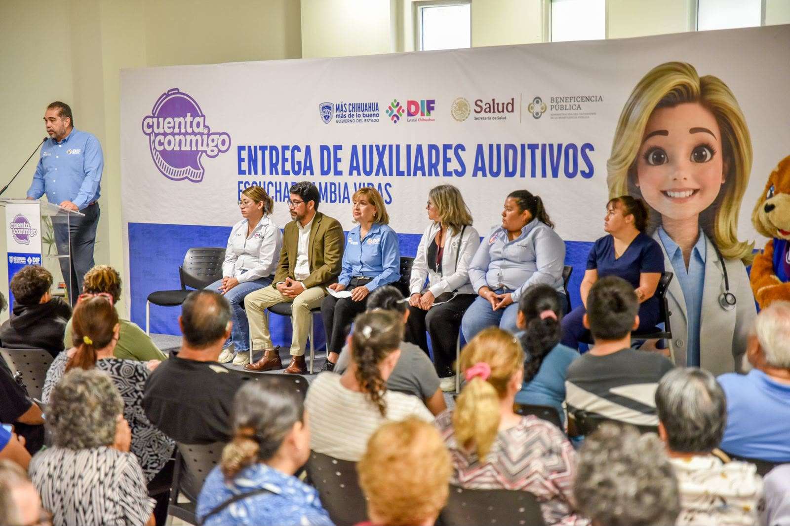 Entrega Estado apoyos auditivos y visuales