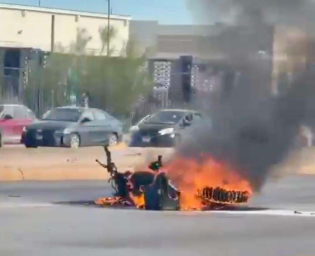 Choca camioneta con motociclista en avenida Las Torres 