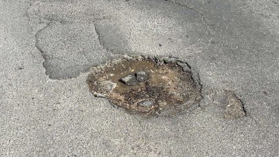 Multiplican lluvias baches en las calles de Chihuahua