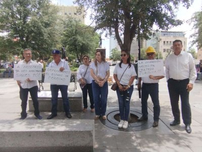 Protestan pensionados de CFE; exigen reforma al artículo 127
