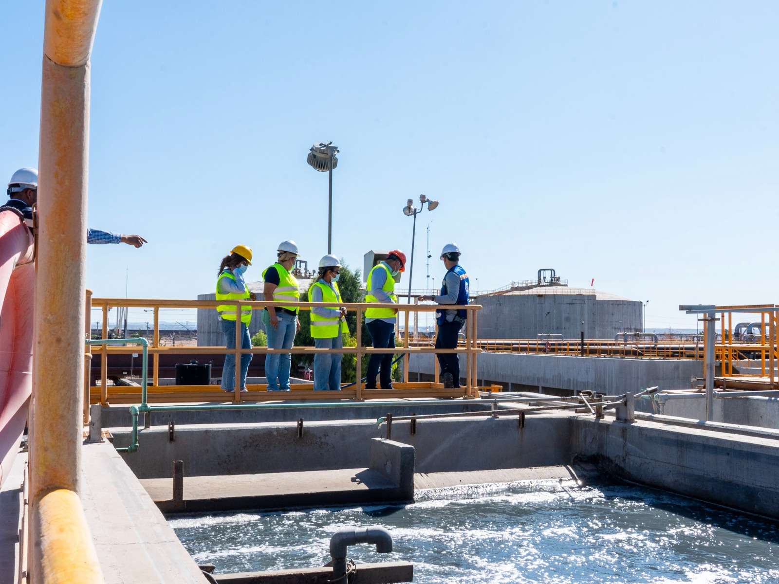 Visita personal de Los Arcos y Cabanna la planta tratadora sur 