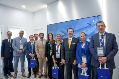 Se reúne Maru con representantes de Embraer en Feria Aeroespacial 