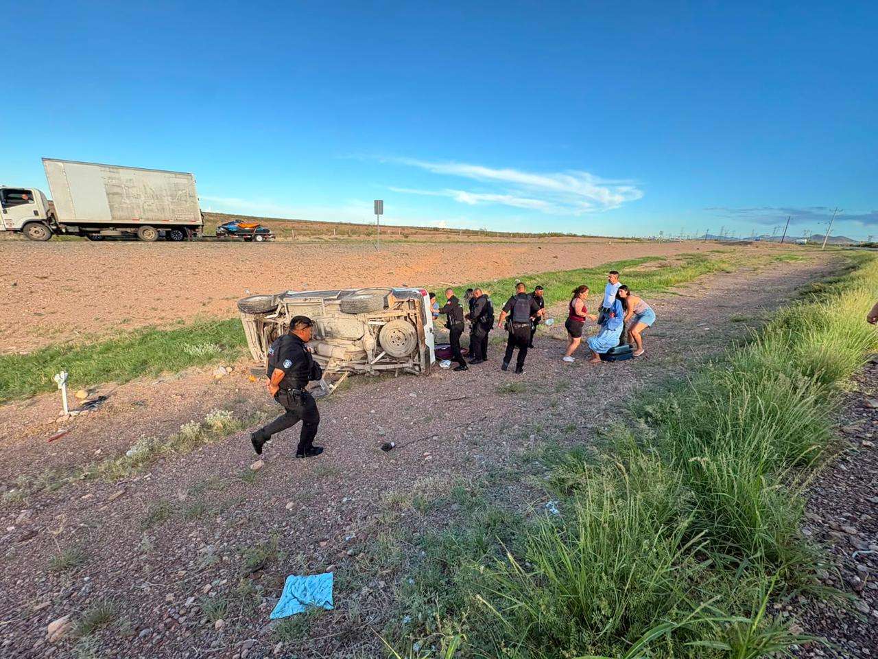 Volcadura en carretera Chihuahua - Juárez deja 4 lesionados