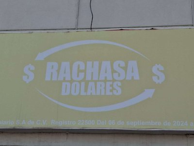 Sube ligeramente el dólar a $17.60 en centro cambiario Rachasa