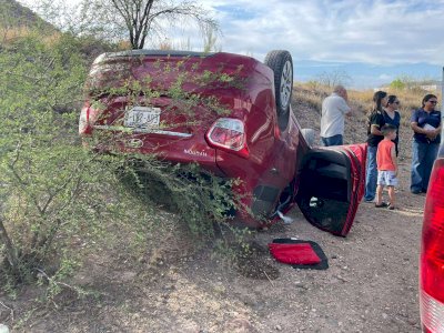 Provoca choque volcadura por invadir carril en carretera a Aldama