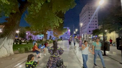 Disfrutan familias del centro histórico de la ciudad