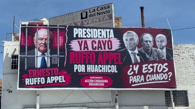 Lanzan mensaje con espectacular sobre casos de huachicol