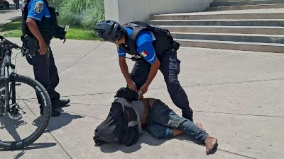 Lo detienen por incendiar jardineras de la Ciudad Judicial