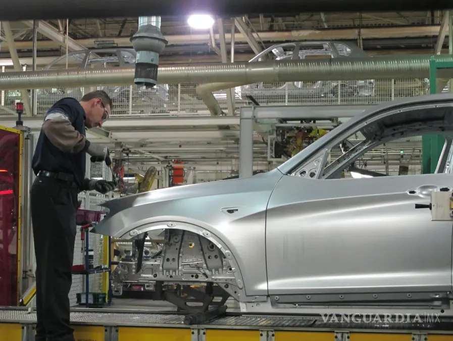 Busca Trump que autos producidos fuera de país tengan un 50% de contenido de EU