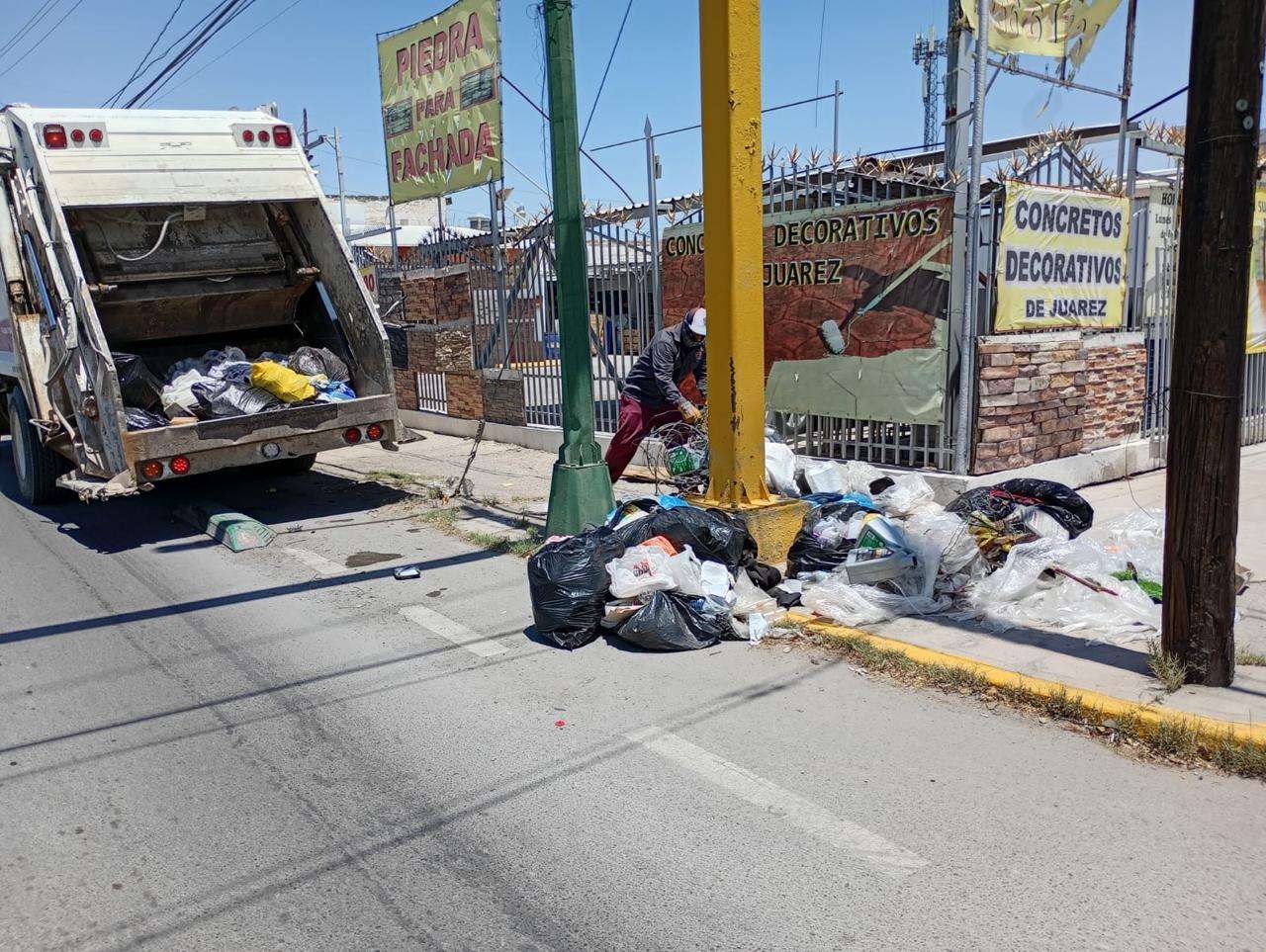 Atiende Limpia acumulación de basura en avenida Insurgentes