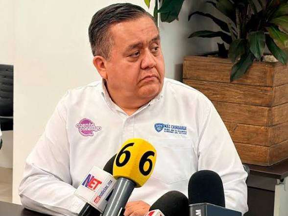 Carlos Ortiz se registra como aspirante del PAN al Distrito 4