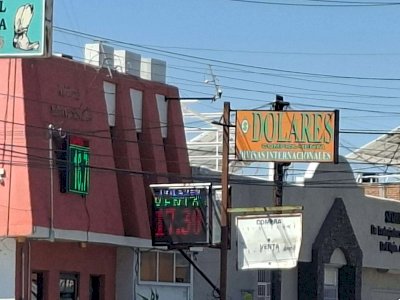 Baja el dólar a $17.30 en Divisas Internacionales 