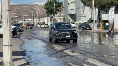 Denuncian fuga de aguas negras en Los Manantiales