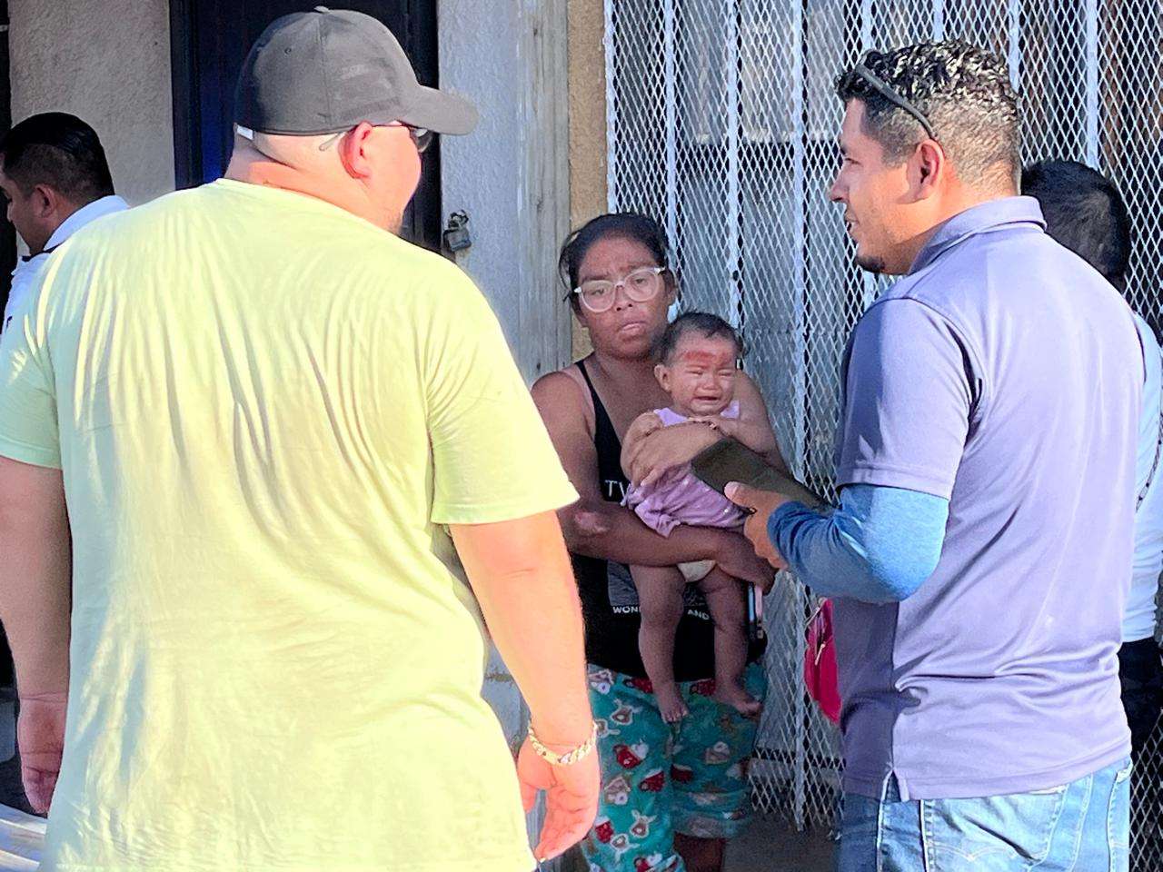 Resulta familia con dos menores herida tras accidente en motocicleta