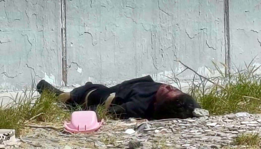 Hombre en situación de calle se lanza de puente y muere 