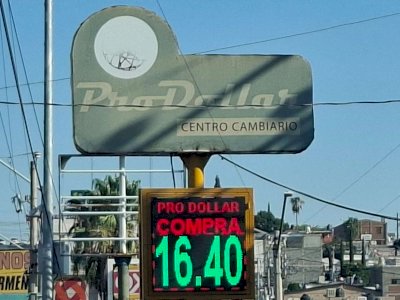 Baja el dólar a $17.30 en centro cambiario Prodollar 