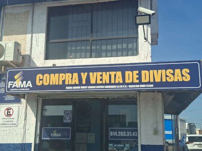 Baja el dólar a $17.40 en centro cambiario Fama