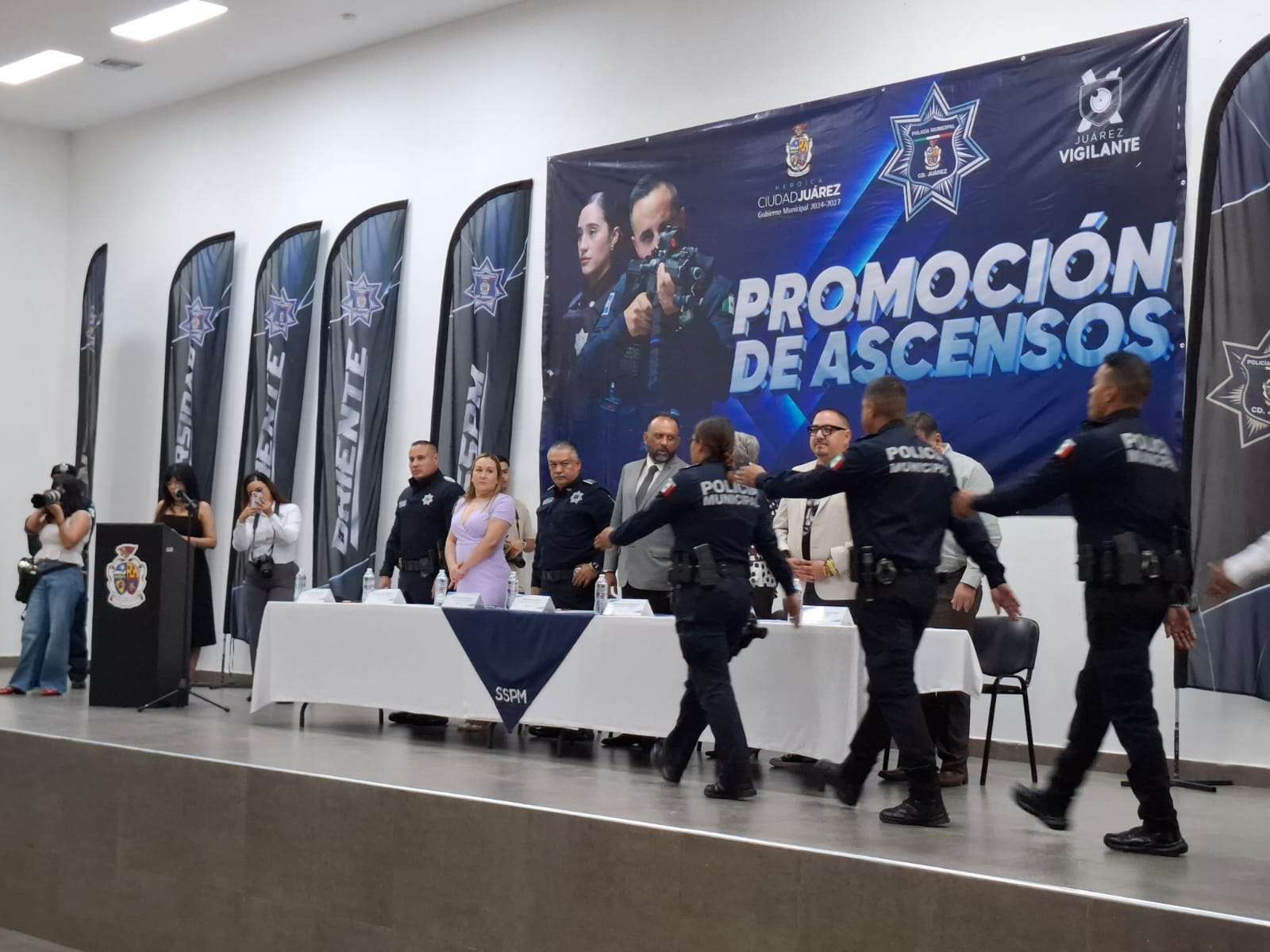 Reconocen a Policías Municipales en Ceremonia de Ascensos 2026