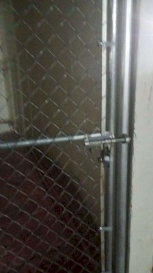 Denuncian baños cerrados y fallas en alumbrado en Deportiva Sur 