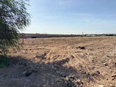 Retiran basura y escombro acumulado en carretera a Aldama 