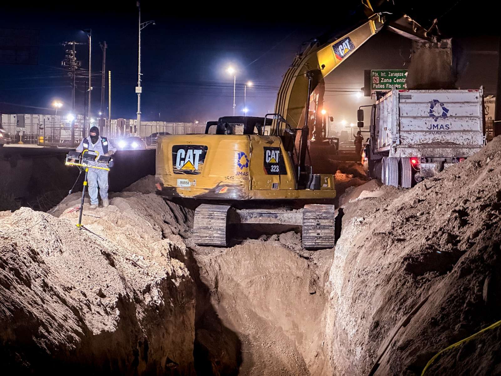 Continúa JMAS reparación de hundimiento en colector Candelaria 