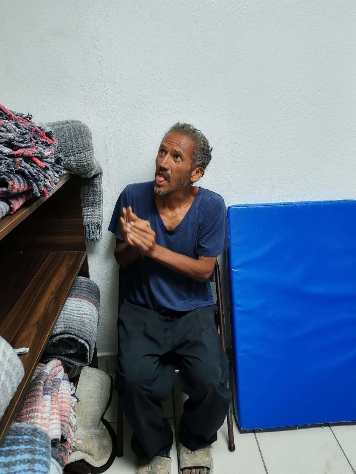 Piden apoyo para localizar a familiares de hombre extraviado