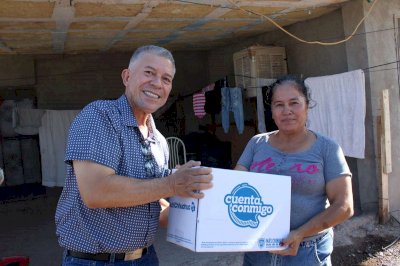 Entrega Pérez Pavía entrega despensas a familias de Meoqui 