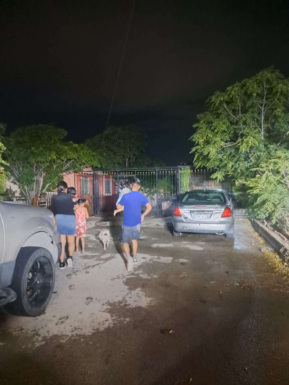 Rescatan policías a familia y brindan 36 apoyos ciudadanos tras lluvias