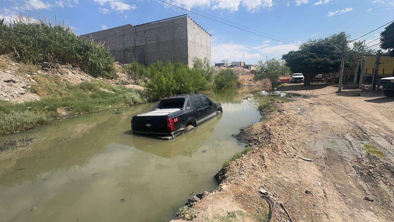 Denuncian vecinos 5 alcantarillas tapadas en colonia Los Aztecas 