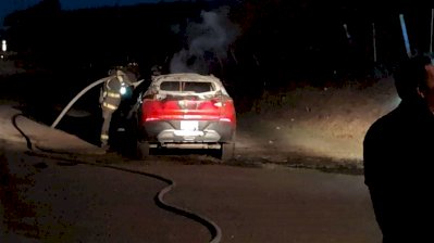 Consume incendio camioneta en la carretera a Cuauhtémoc