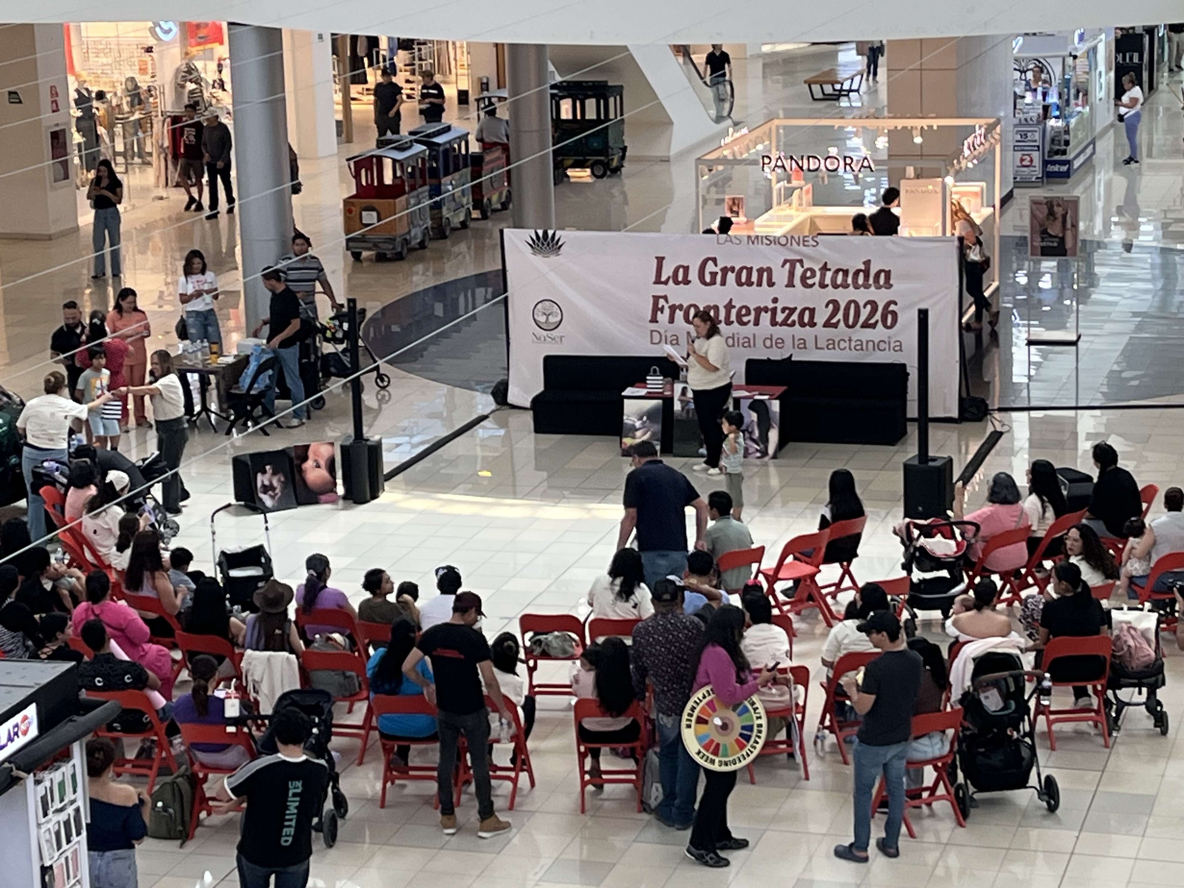 Gran Tetada reúne a familias para promover la lactancia materna 