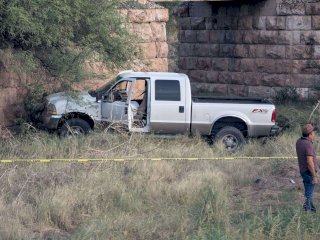 Sufre adulto mayor infarto al volante en carretera a Cuauhtémoc