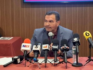 Acusa Cruz que Bonilla también arrendó barredoras por 10 años