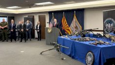 Desmantela EU red de estadunidenses que traficaba armas a México