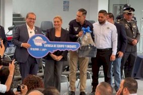 Entrega Maru uniformes, patrullas y equipo táctico a policías en Parral 