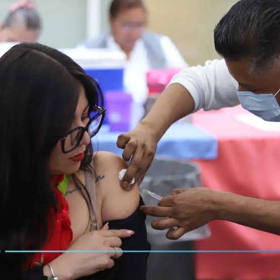 Aplican 390 vacunas en una semana en Centros Comerciales