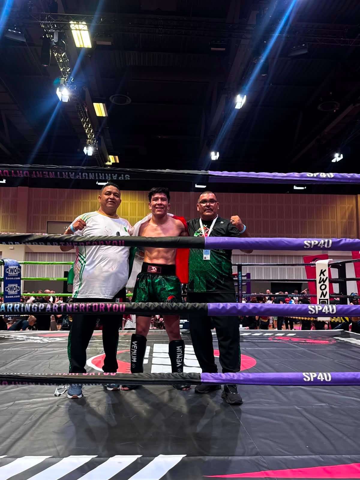 Acapara reflectores Kickboxing juarense en Campeonato Mundial