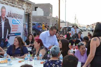 Se reúne Jáuregui con vecinos del fraccionamiento Las Flores 