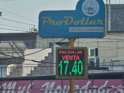 Sube ligeramente el dólar a $17.40 en Prodollar