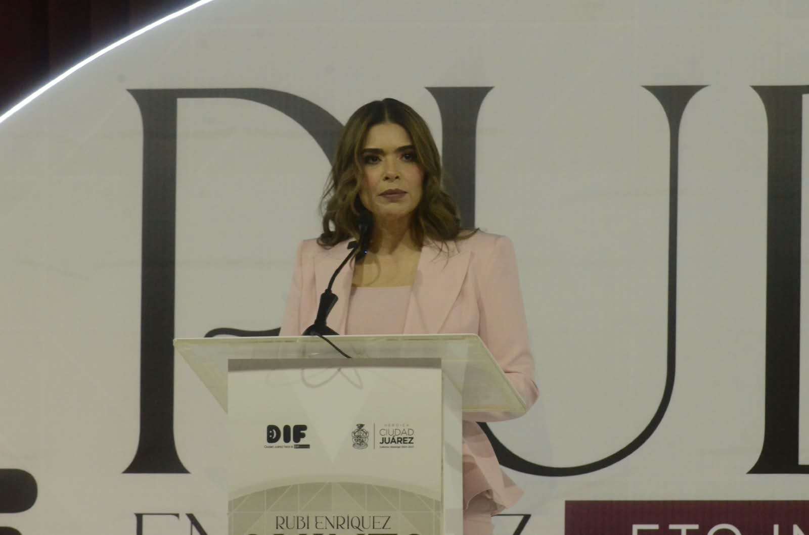 Presenta Rubí Enríquez su quinto y último informe al frente del DIF