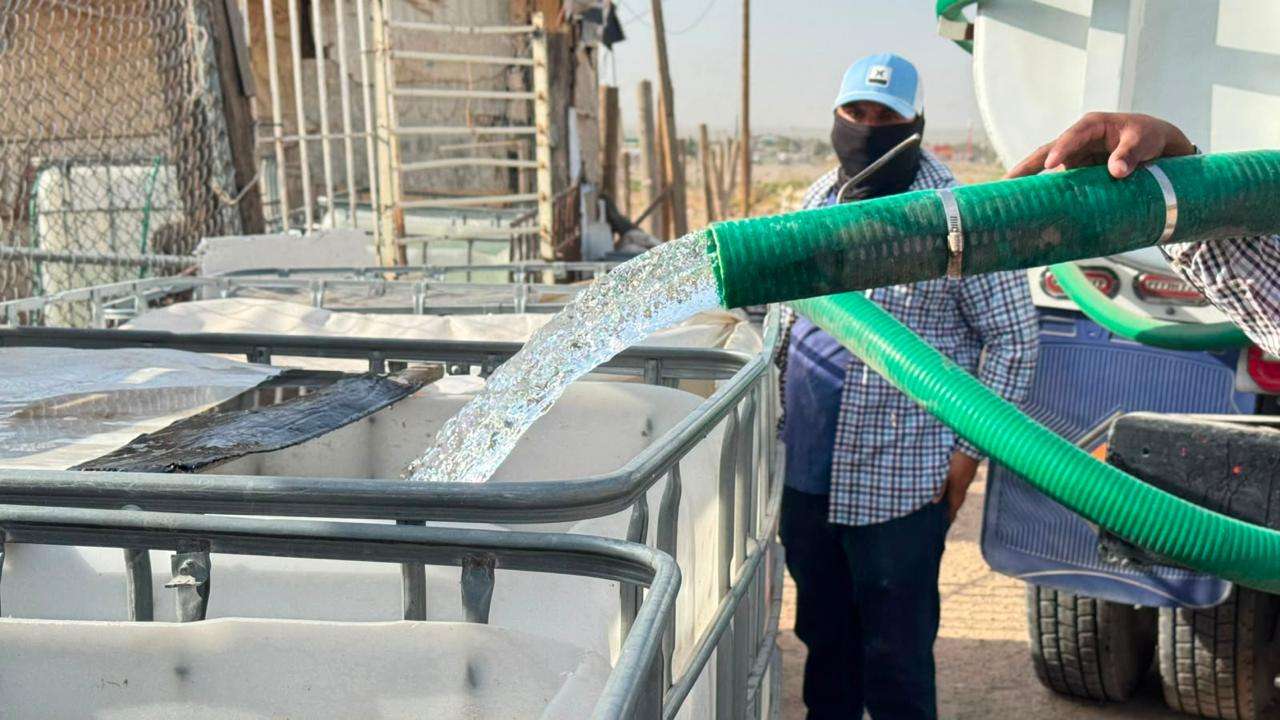 Llevan agua a familias del Kilómetro 27
