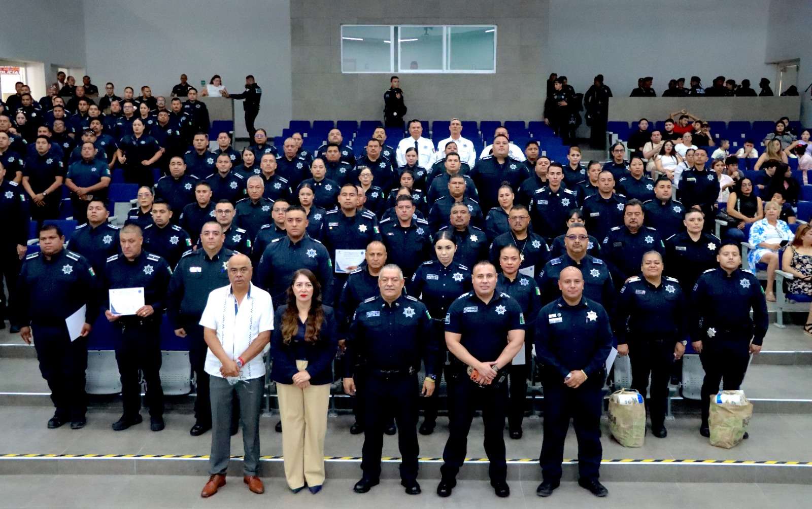 Reconocen a 60 policías por sus acciones en Julio