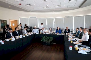 Revisan Joss Vega y Nancy Frías programa Juntos Construimos
