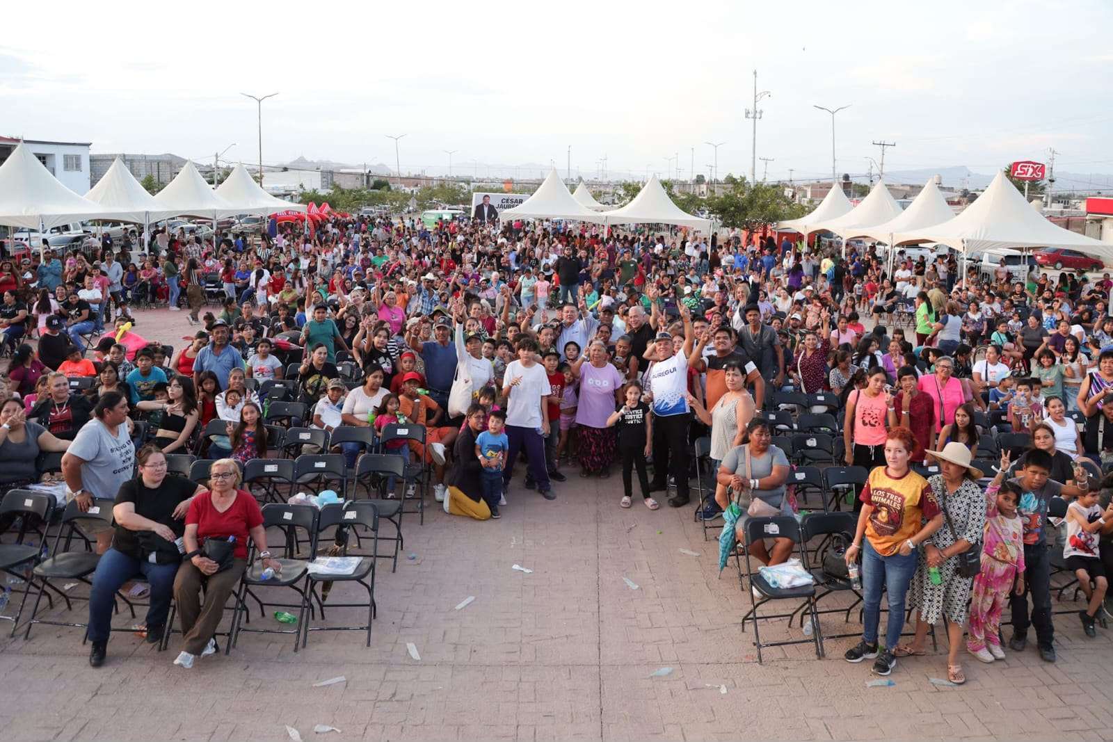 Participan más de mil en encuentro ciudadano con Jáuregui 