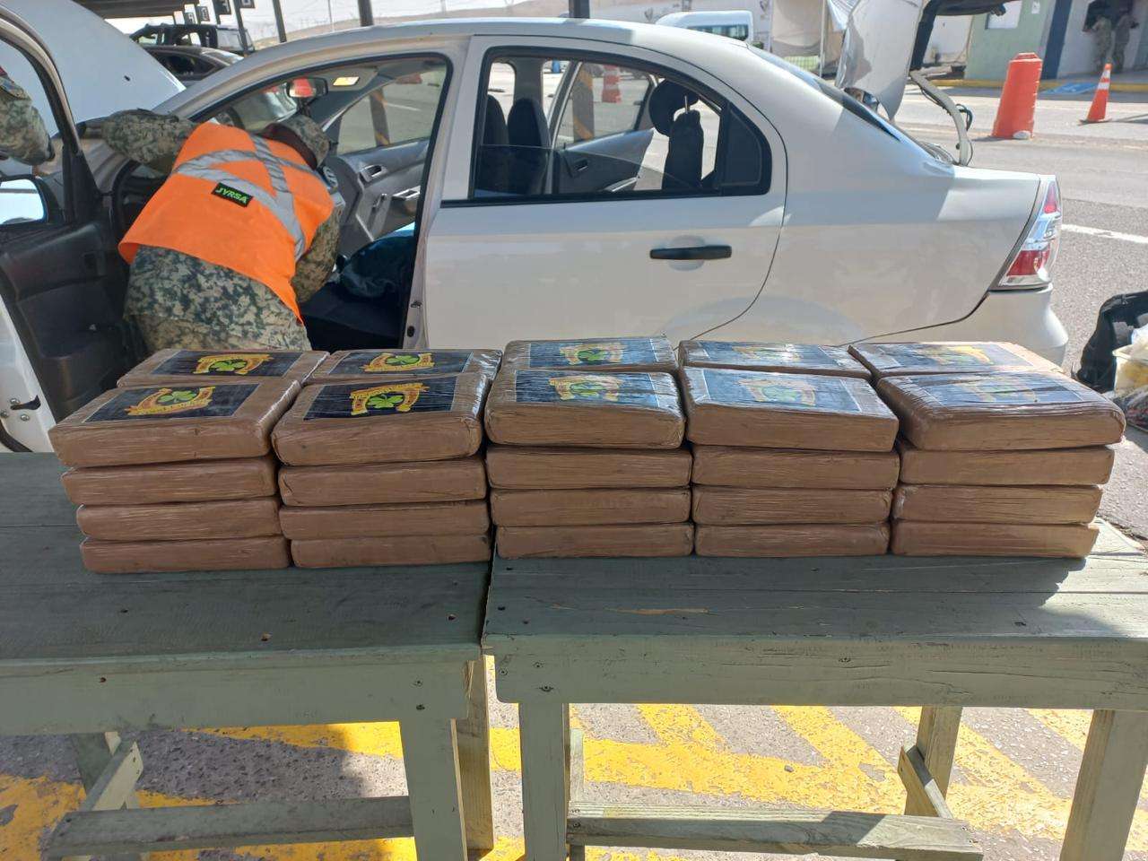 Caen 5 personas con 42 kilos de clorhidrato de cocaína en Samalayuca